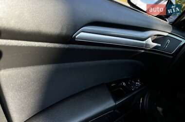 Седан Ford Fusion 2015 в 