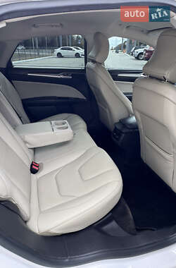 Седан Ford Fusion 2015 в 
