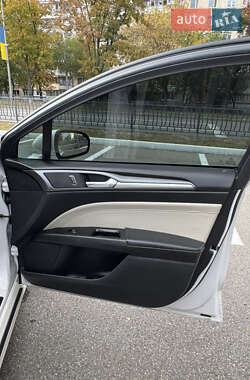Седан Ford Fusion 2015 в 