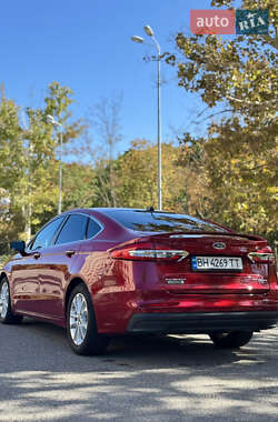 Седан Ford Fusion 2019 в 