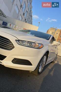 Седан Ford Fusion 2014 в 