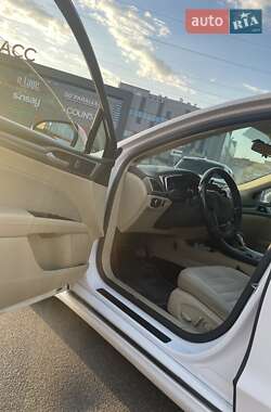 Седан Ford Fusion 2014 в 