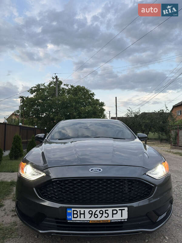 Седан Ford Fusion 2016 в Одесі