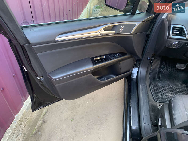 Седан Ford Fusion 2014 в Раздельной