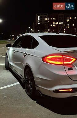 Седан Ford Fusion 2015 в 