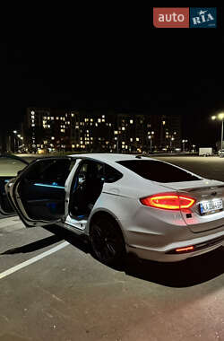 Седан Ford Fusion 2015 в 