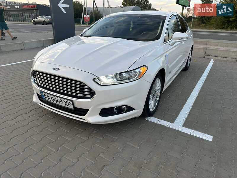 Седан Ford Fusion 2016 в 