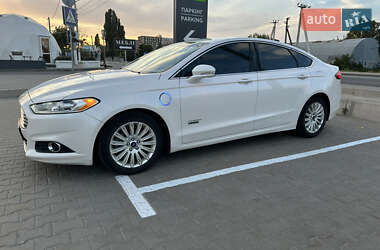 Седан Ford Fusion 2016 в 