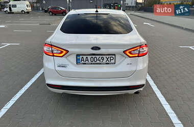 Седан Ford Fusion 2016 в 