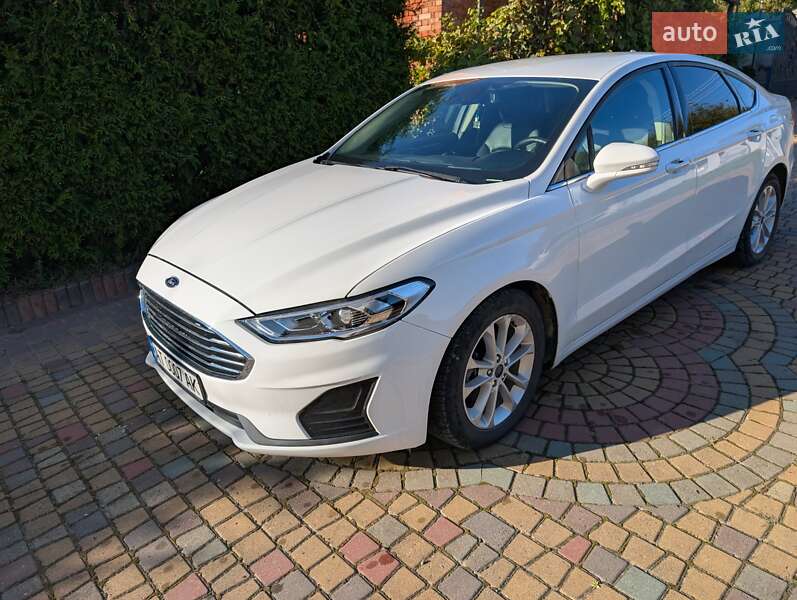 Седан Ford Fusion 2019 в Снятині