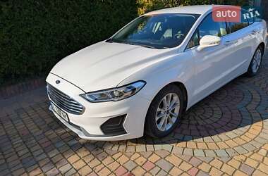 Седан Ford Fusion 2019 в 