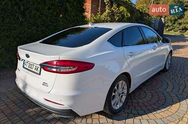 Седан Ford Fusion 2019 в 