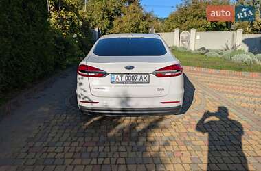 Седан Ford Fusion 2019 в 