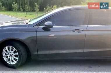 Седан Ford Fusion 2015 в 