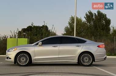 Седан Ford Fusion 2016 в 