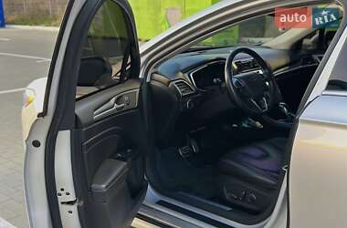 Седан Ford Fusion 2016 в 