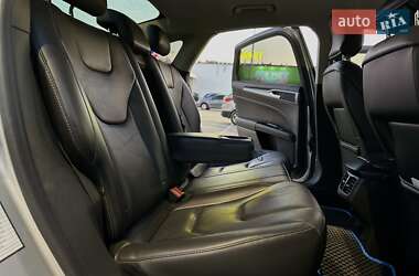 Седан Ford Fusion 2016 в 