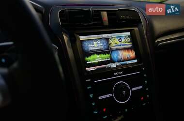 Седан Ford Fusion 2016 в 