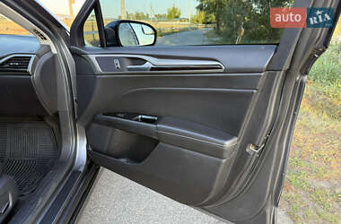 Седан Ford Fusion 2013 в 