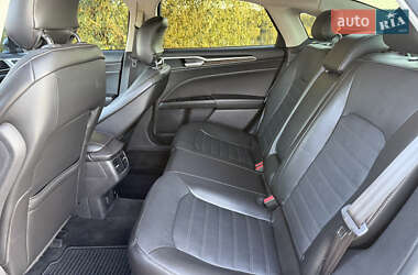 Седан Ford Fusion 2013 в 