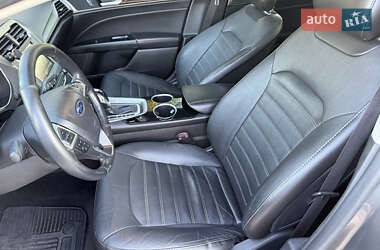 Седан Ford Fusion 2013 в 