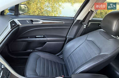 Седан Ford Fusion 2013 в 