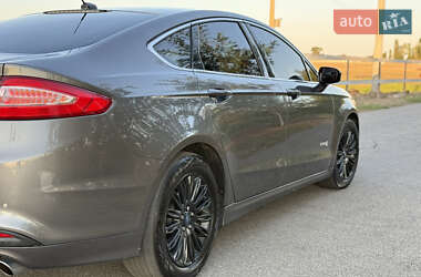 Седан Ford Fusion 2013 в 