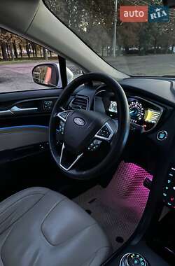 Седан Ford Fusion 2018 в 