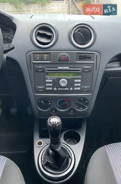 Хэтчбек Ford Fusion 2008 в 