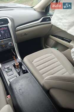 Седан Ford Fusion 2017 в 