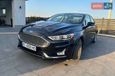 Седан Ford Fusion 2019 в Луцьку