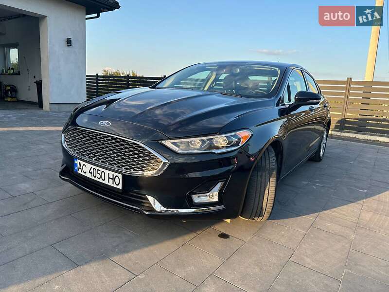 Седан Ford Fusion 2019 в 