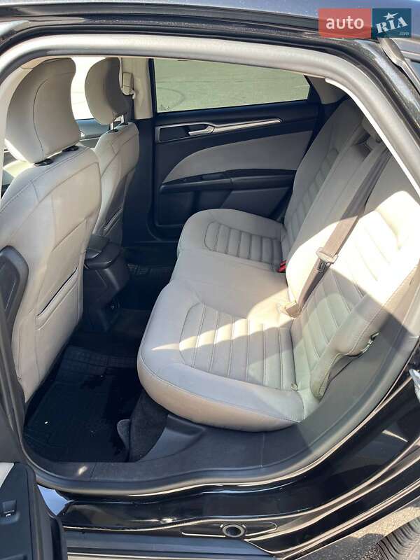 Седан Ford Fusion 2014 в Пересечном