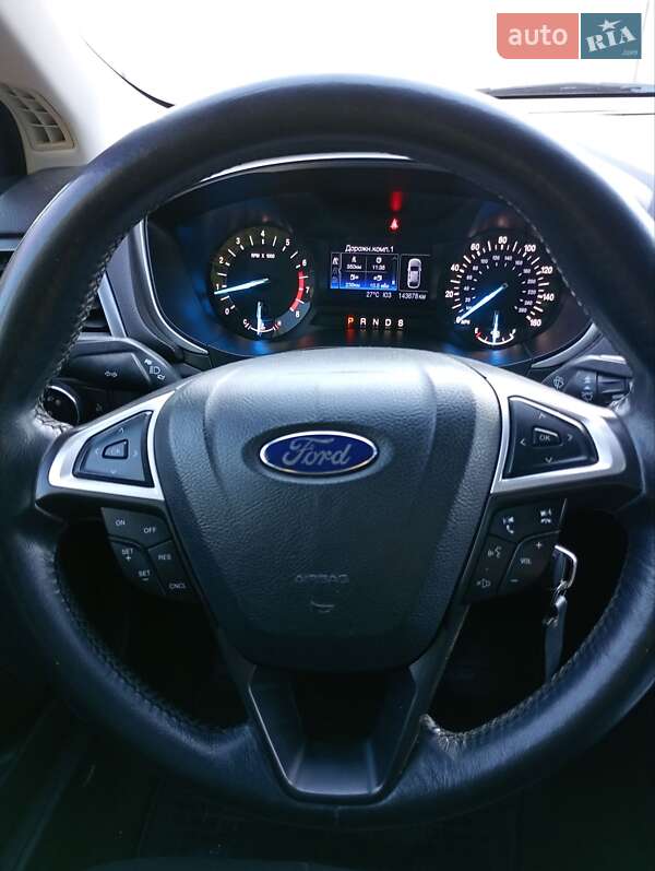 Седан Ford Fusion 2013 в Глобиному