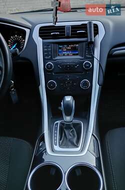 Седан Ford Fusion 2013 в 