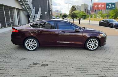 Седан Ford Fusion 2013 в 