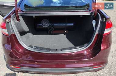 Седан Ford Fusion 2016 в 