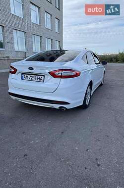 Седан Ford Fusion 2016 в 