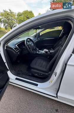 Седан Ford Fusion 2016 в 