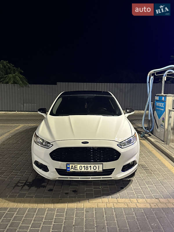 Седан Ford Fusion 2014 в 
