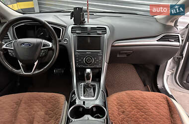 Седан Ford Fusion 2014 в 