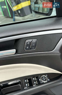 Седан Ford Fusion 2014 в 