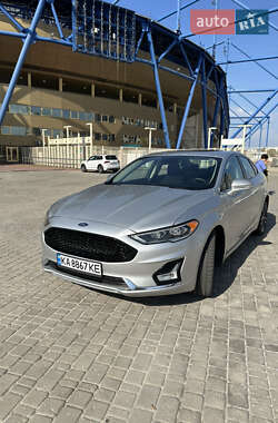 Седан Ford Fusion 2018 в 