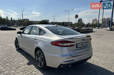 Седан Ford Fusion 2018 в 