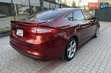 Седан Ford Fusion 2013 в 