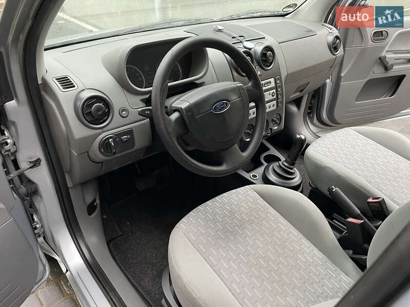 Хэтчбек Ford Fusion 2005 в Косове