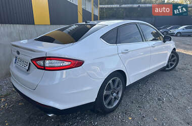 Седан Ford Fusion 2015 в 