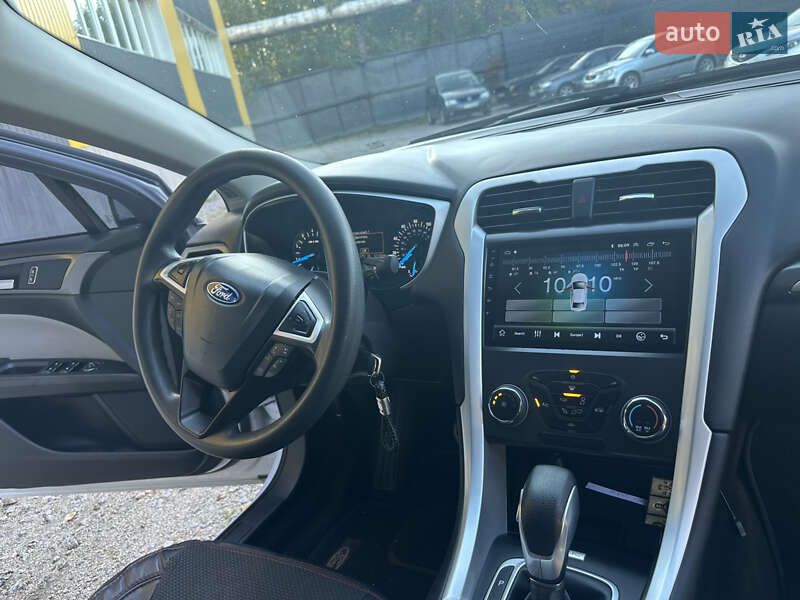 Седан Ford Fusion 2015 в Ніжині
