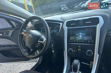 Седан Ford Fusion 2015 в 