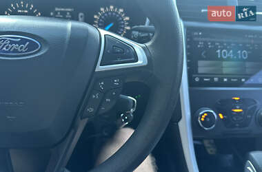 Седан Ford Fusion 2015 в 